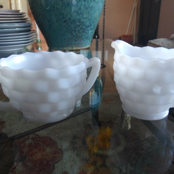 COPY - Vintage Milkglass Creamer and Sugar Bowl set - Picture 4 of 5